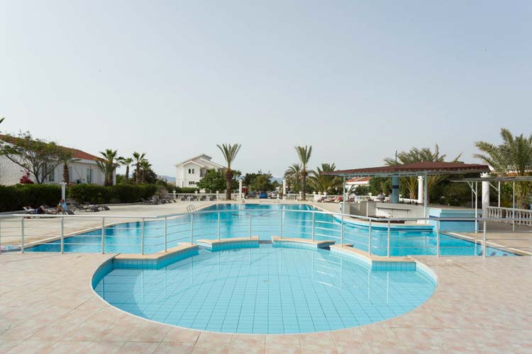 Long Beach Resort Otel Magosa